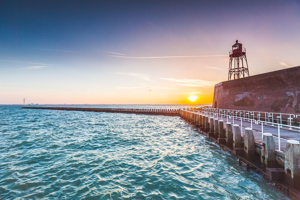Pier van Vlissingen bij zonsondergang